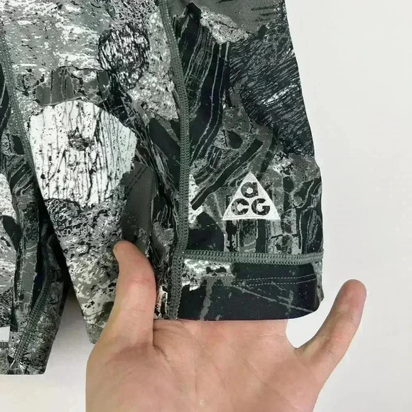 Nike ACG Womens Trail Shorts - Camo Print - Size M - Picture 4 of 7